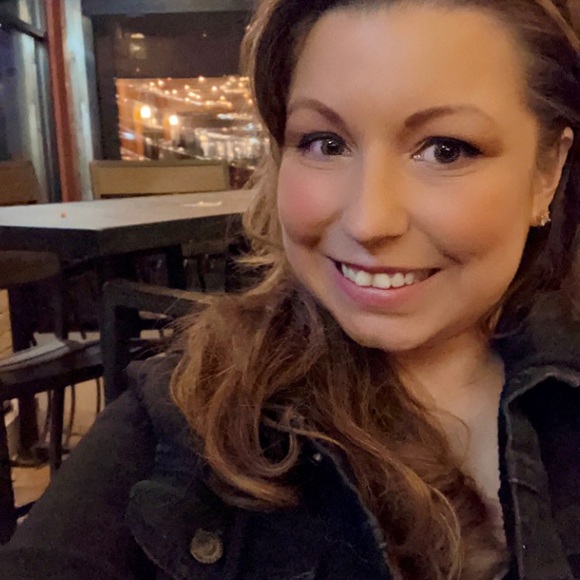 Meet your Posher, Stephanie - Picture 1 of 2